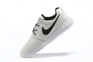 Nike Roshe Run белые с черным (35-40)