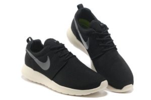 Nike Roshe Run черно-белые (35-44)