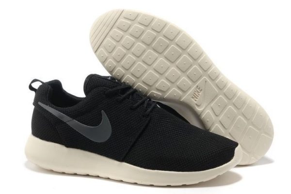 Nike Roshe Run черно-белые (35-44)