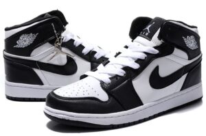 Зимние Nike Air Jordan 1 Retro с мехом черно-белые (35-44)